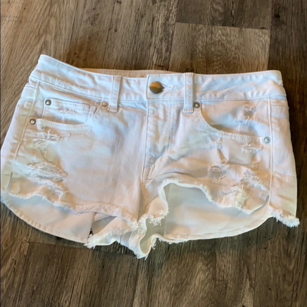 Size 8 White American Eagle Shorts